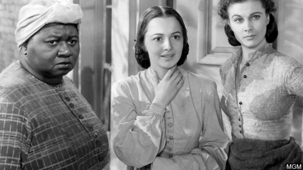 《乱世佳人》(1939)由伟大的海蒂·麦克丹尼尔(Hattie McDaniel)饰演“奶妈”。她凭借这一表演获得了奥斯卡奖，成为第一位获得该奖项的非洲裔美国人。在颁奖典礼上，她不得不坐在房间一侧的一张隔离桌子旁。